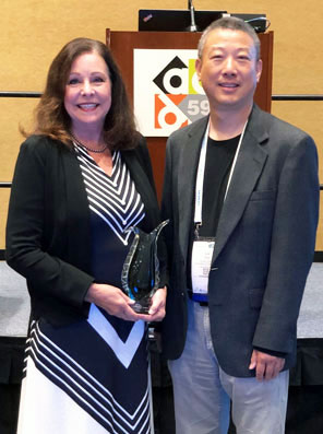 Lynn Garibaldi receives Leadership Award at DAC 2022